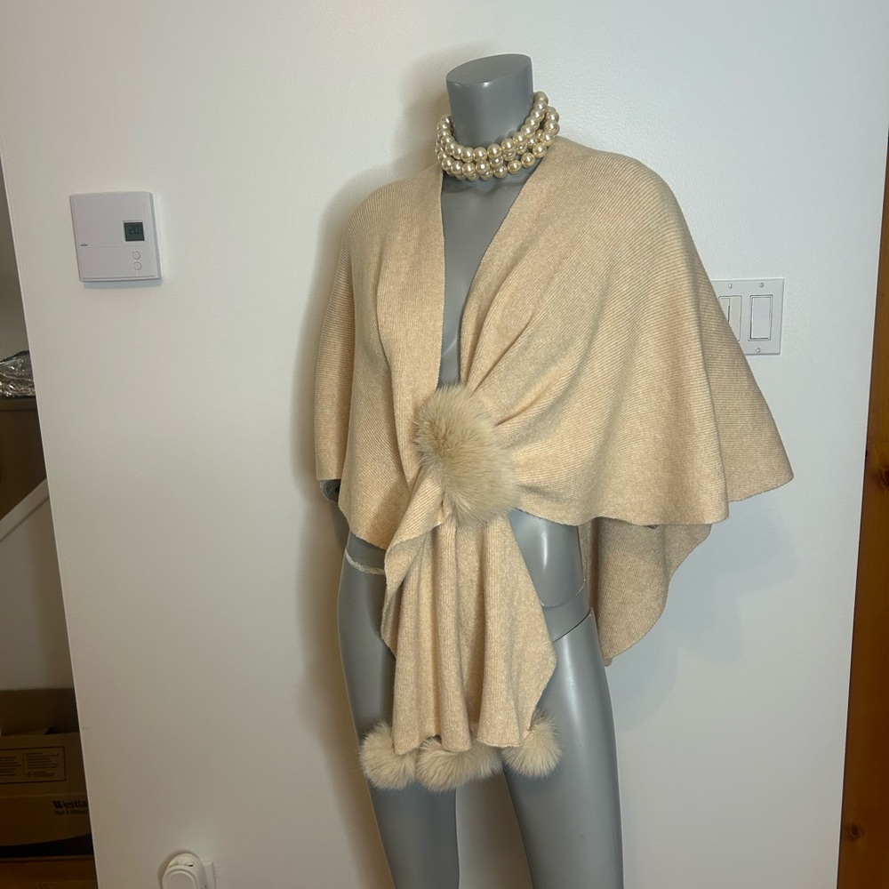 Elegant Cream Wrap with Faux Fur Details❤️O/S